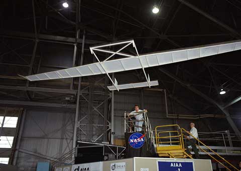 NASA制造的最大的纸飞机